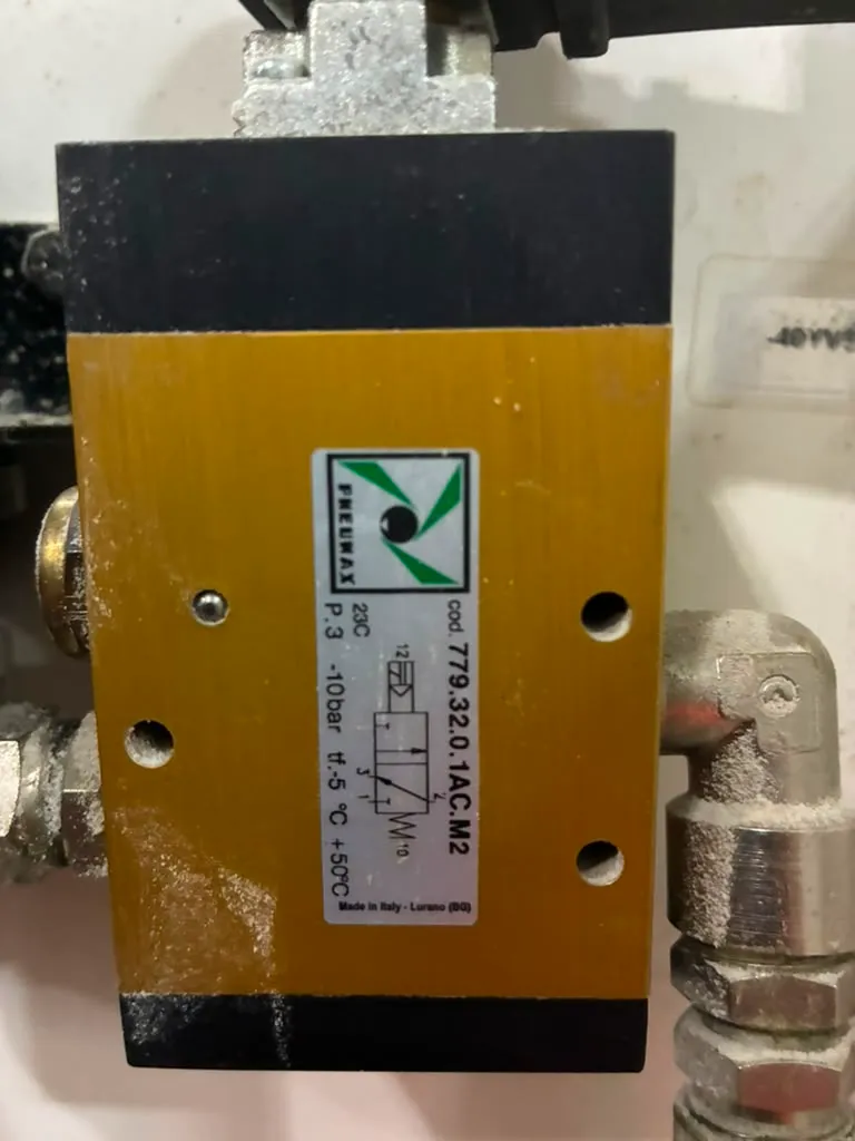 [779.32.0.1AC.M2] directional valve pneumax 779.32.0.1ac.m2 3/2 way
