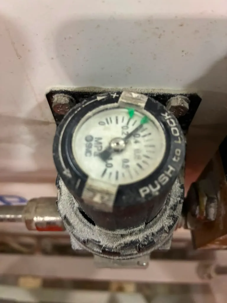 [250826160101] pressure regulator smc with gauge